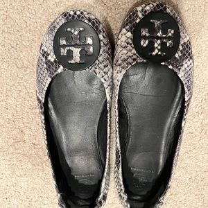 Black & white Snakeskin print flats